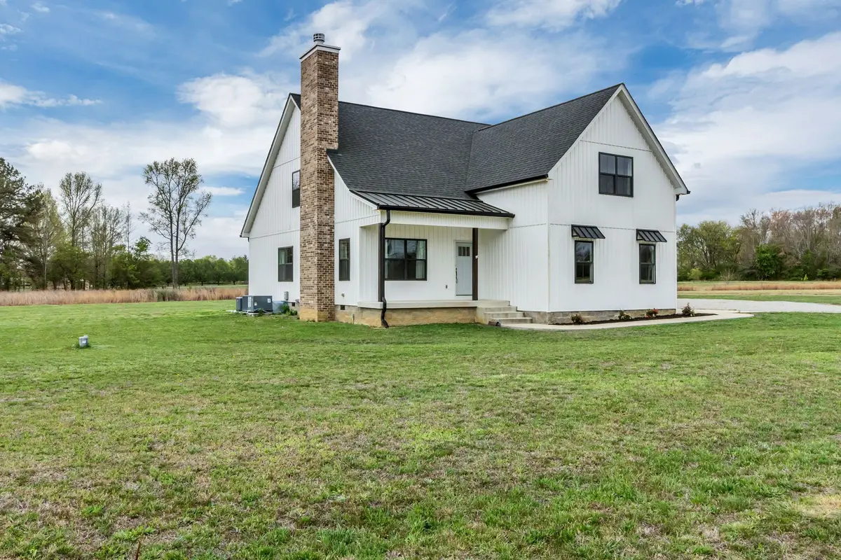 210 Deer Creek Ln, Tullahoma, TN 37388 - #1