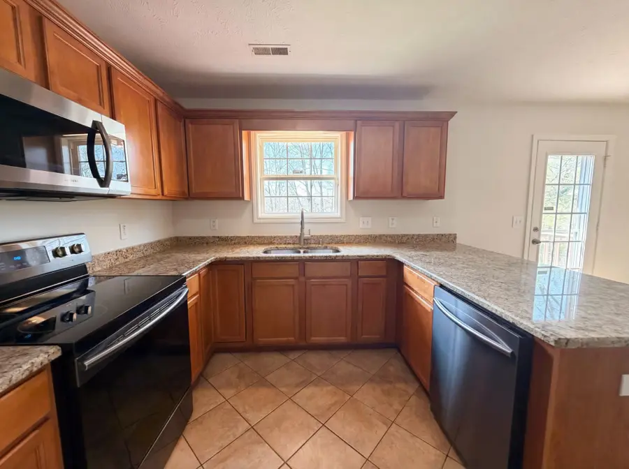 1840 Twin Rivers Rd, Clarksville, TN 37040 - #3