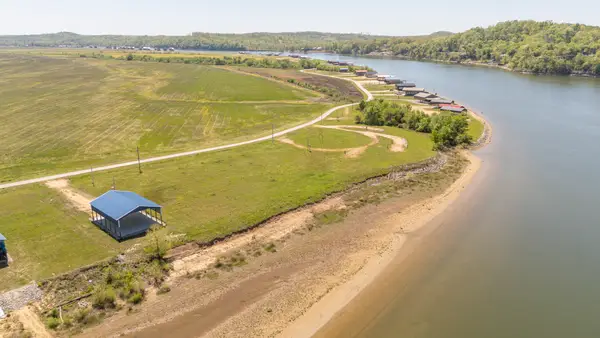 2475 Hardin Bottom River Rd, Clifton, TN 38425