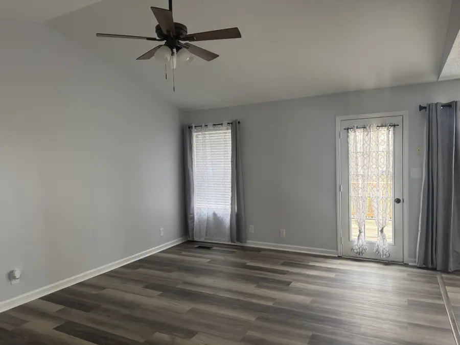 901 Lindsey Dr, Clarksville, TN 37042 - #3