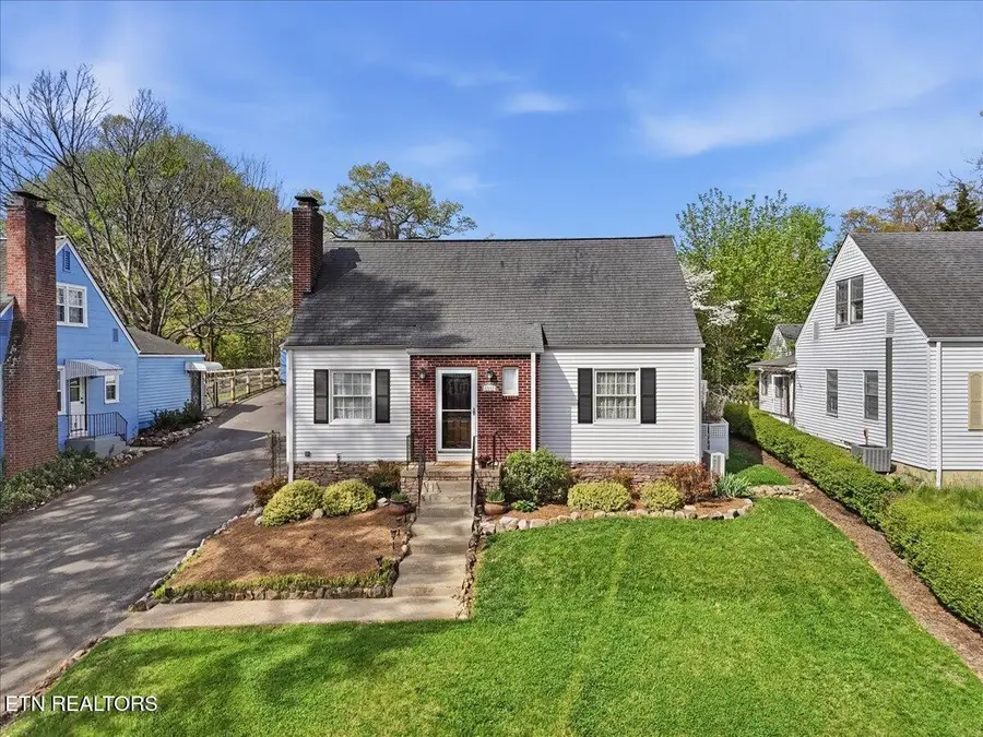 2445 Kennington Rd, Knoxville, TN 37917 - #2