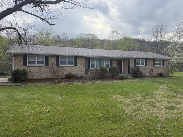 906 Riverside Cir, Celina, TN 38551