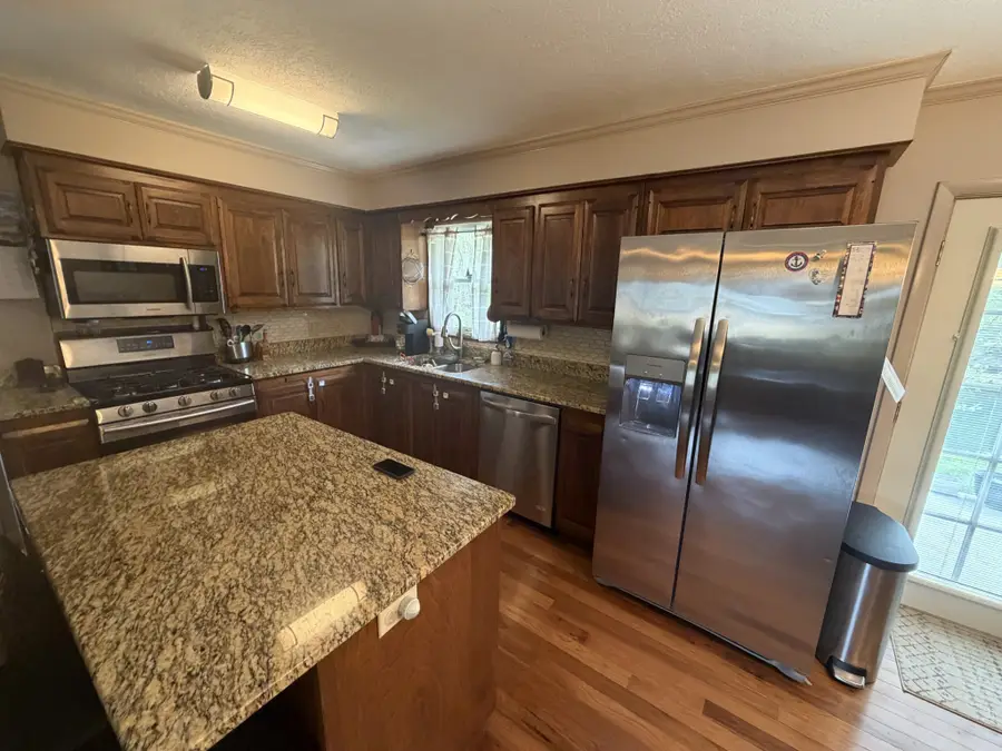 906 Riverside Cir, Celina, TN 38551 - #3