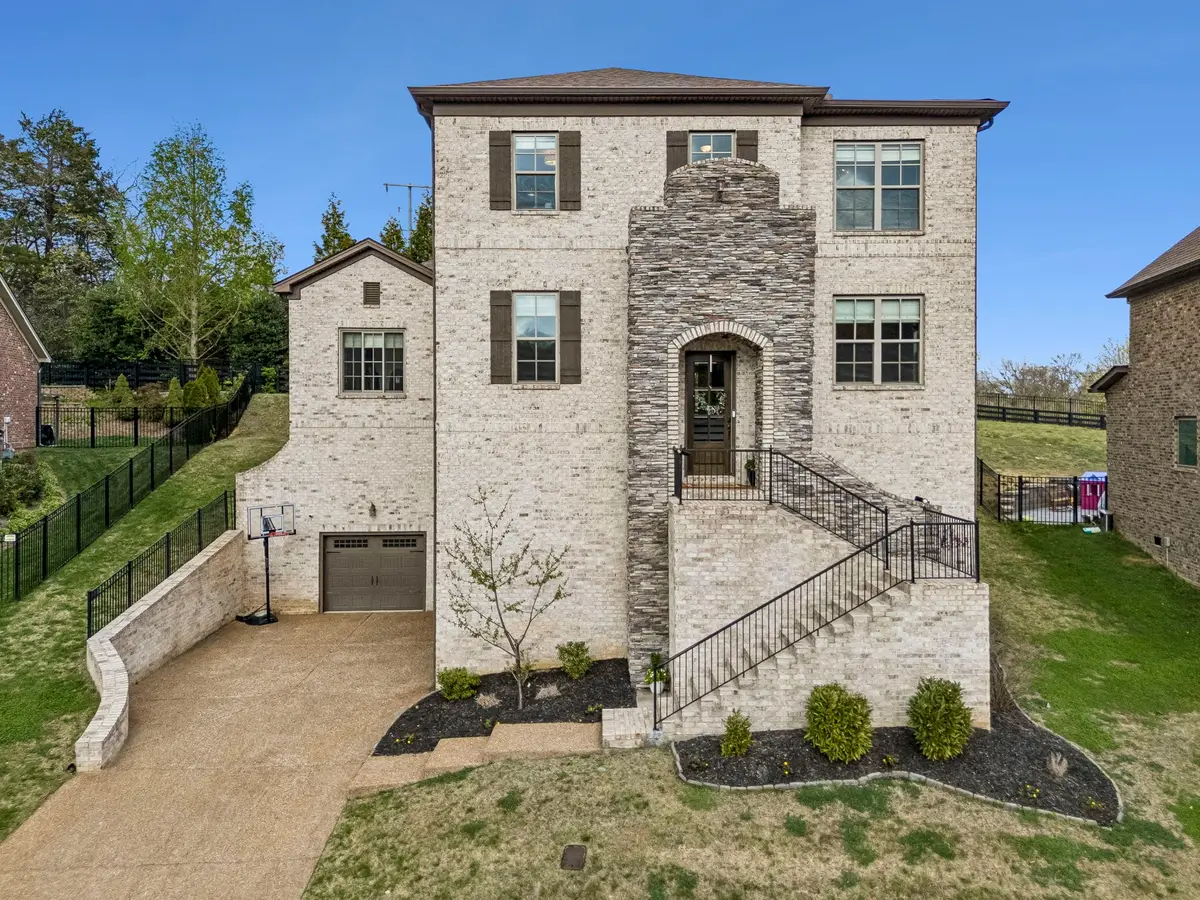 7113 Natchez Pointe Pl, Nashville, TN 37221 - #1