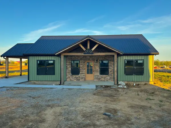 150 Edgewood Dr, Hohenwald, TN 38462