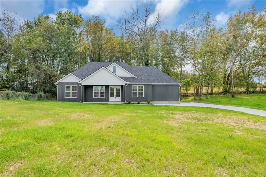 421 Sherwood Dr, McMinnville, TN 37110 - #2