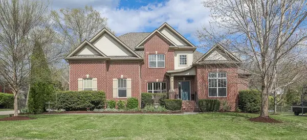 1060 Dorset Dr, Hendersonville, TN 37075