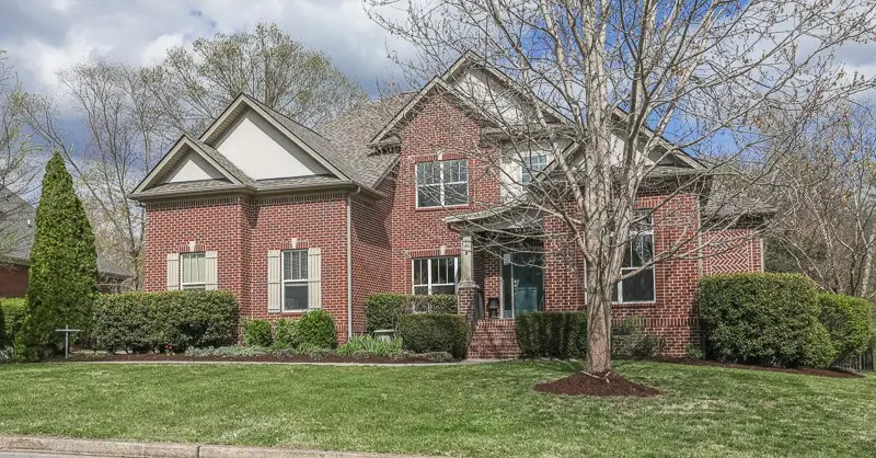 1060 Dorset Dr, Hendersonville, TN 37075 - #2