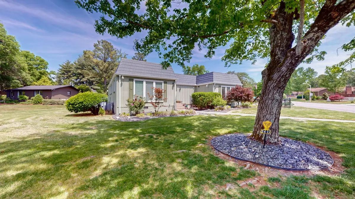 2402 Riverview Dr, Murfreesboro, TN 37129 - #1