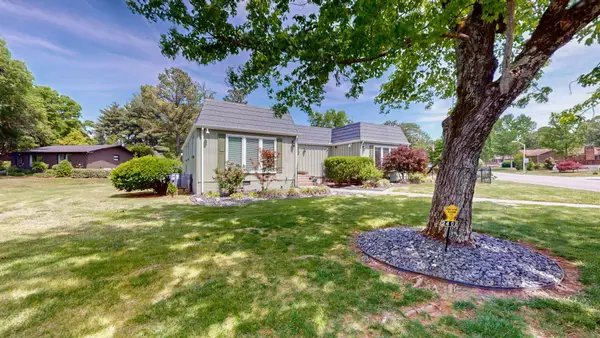 2402 Riverview Dr, Murfreesboro, TN 37129