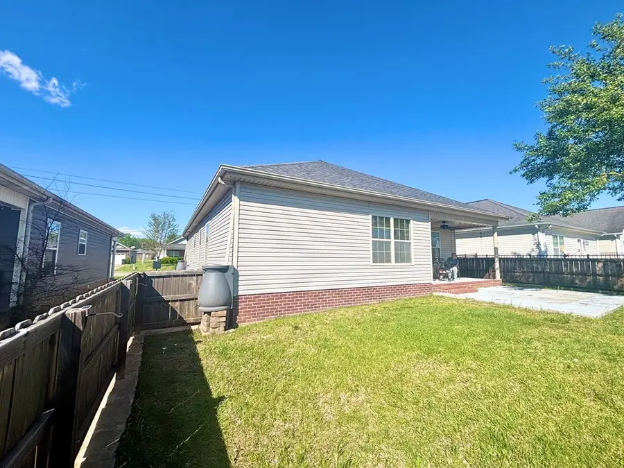 107 Saddlebrook Ct, Hopkinsville, KY 42240 - #2