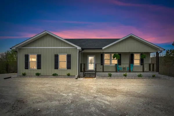 1140 Bear Hollow Dr, Waverly, TN 37185