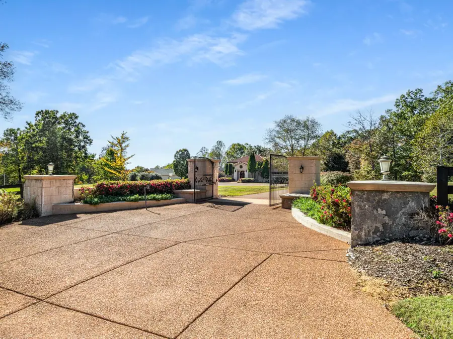 1032 Forest Dr, Kingston Springs, TN 37082 - #2