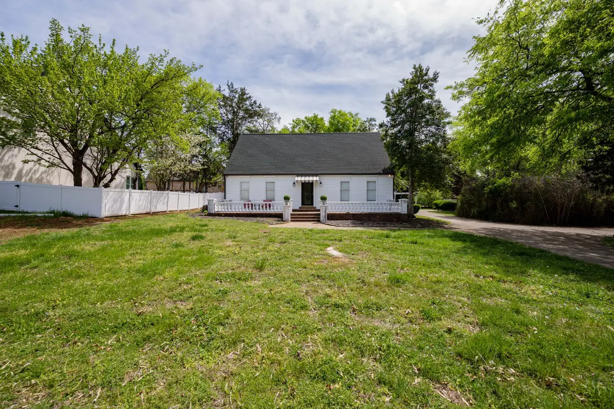 2866 N Thompson Ln, Murfreesboro, TN 37129 - #1