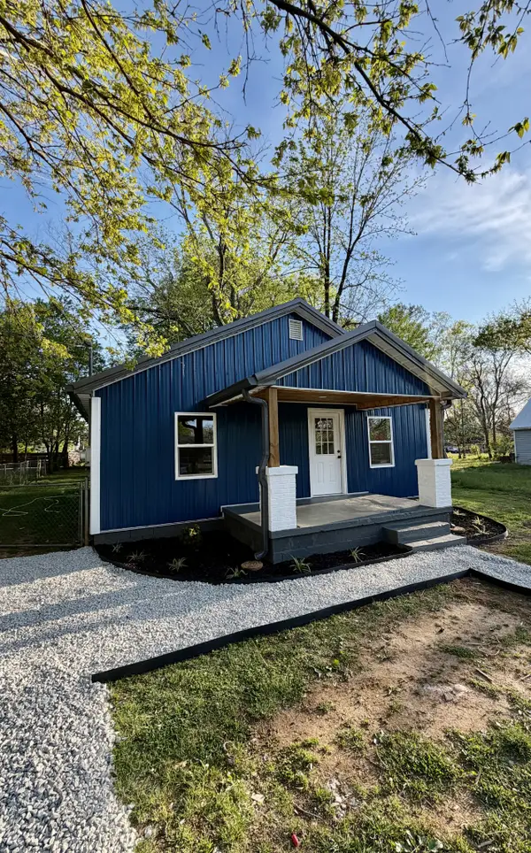 509 3rd St, Lawrenceburg, TN 38464