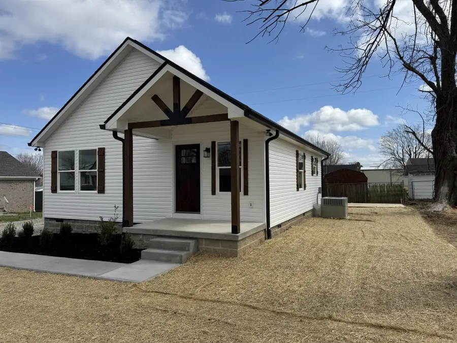 706 Courthouse View St, Lafayette, TN 37083 - #2