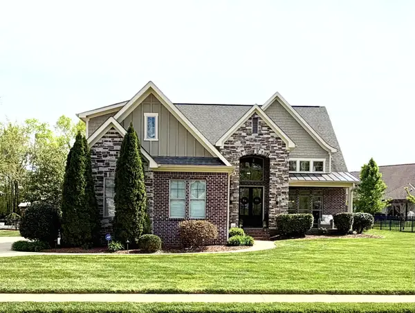 8336 Georgetown Bay Dr, Ooltewah, TN 37363