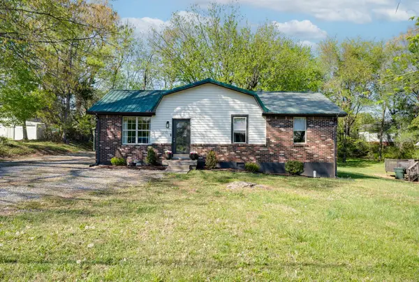 210 Staggs Dr, Portland, TN 37148