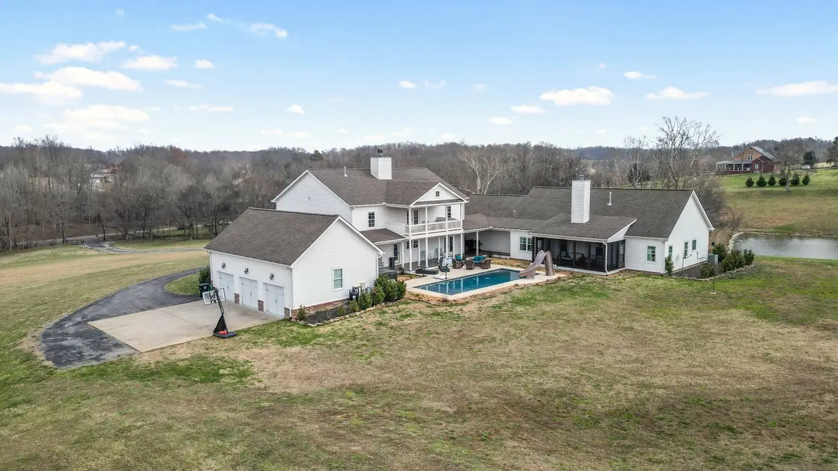 1103 Rogues Fork Rd, Bethpage, TN 37022 - #1