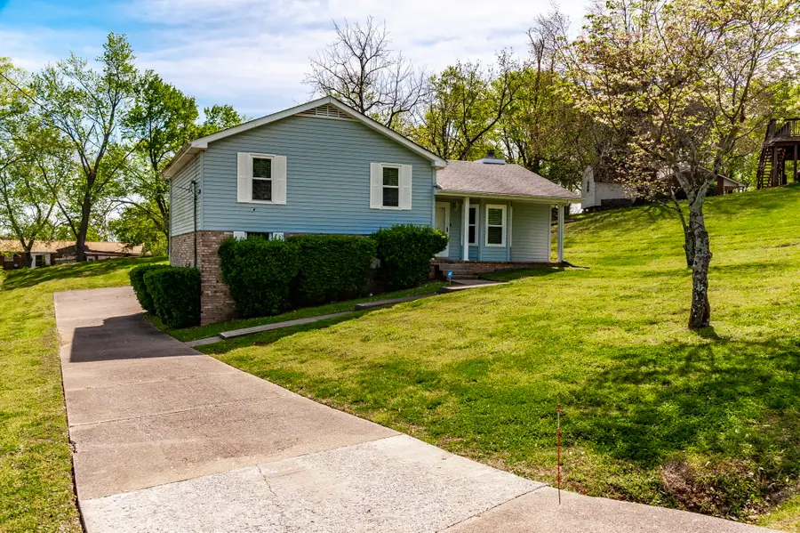 154 Lakeside Park Dr, Hendersonville, TN 37075 - #2