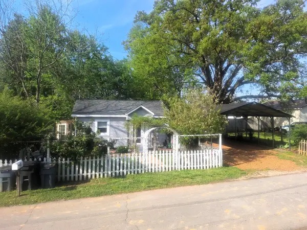 108 Weaver St, Decherd, TN 37324