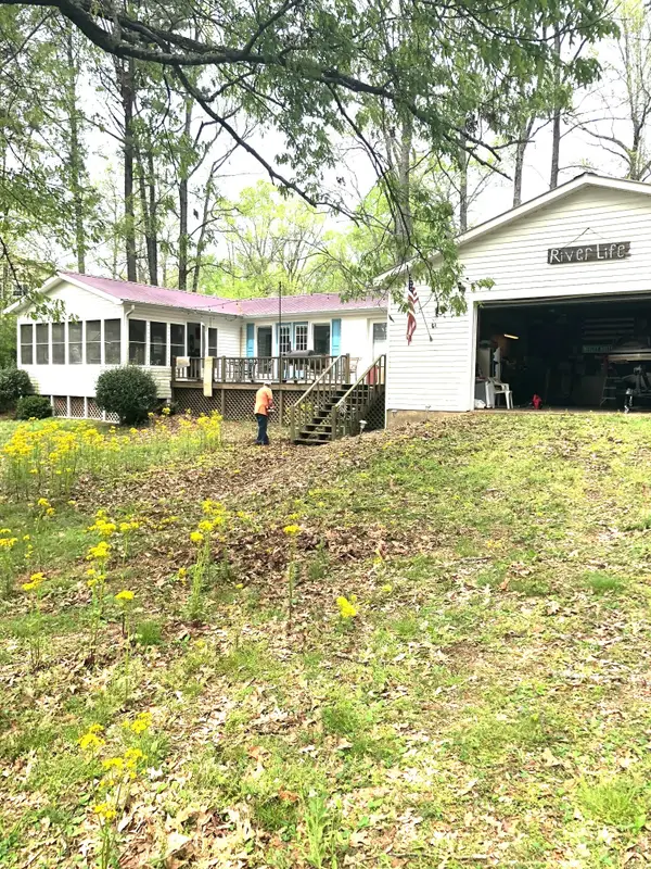 28 Cottage Cir, Linden, TN 37096