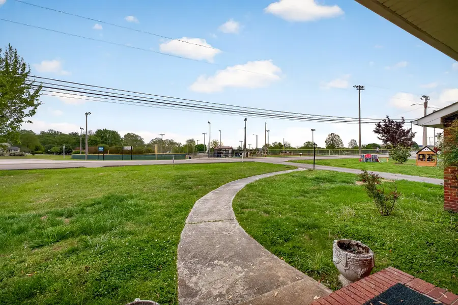 407 Sunset Dr, McMinnville, TN 37110 - #3