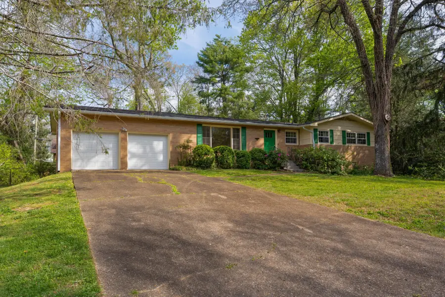 1006 Crown Point Road E, Signal Mountain, TN 37377 - #2