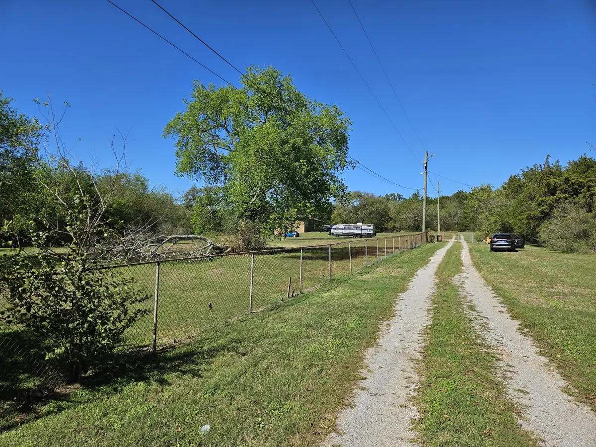 3961 Pheasant Dr, Nashville, TN 37218 - #1