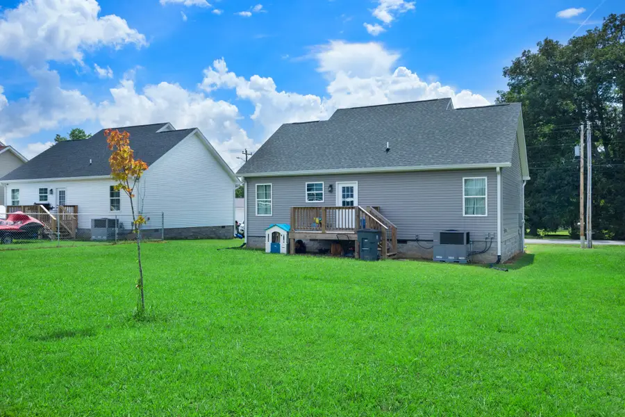 470 Meadowbrook Dr, McMinnville, TN 37110 - #3