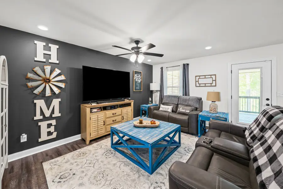 589 Briarwood Dr, Clarksville, TN 37040 - #2