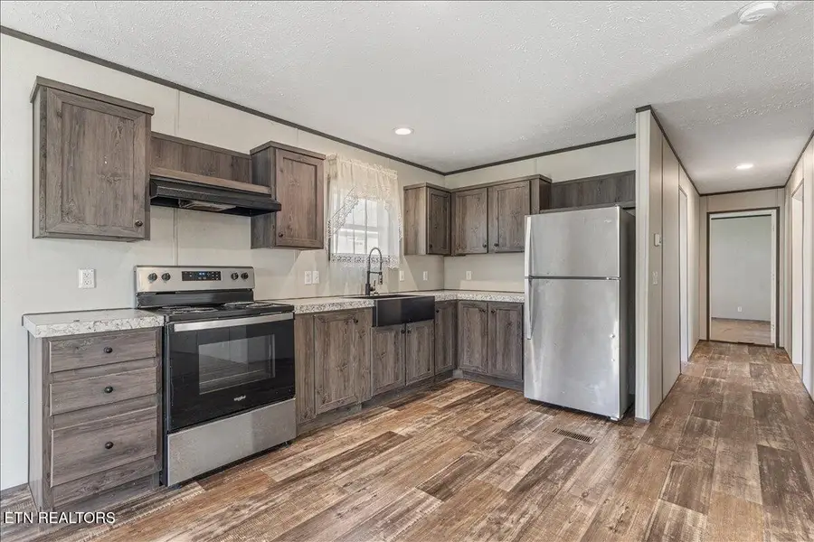 610 Jackson Ave, Etowah, TN 37331 - #2