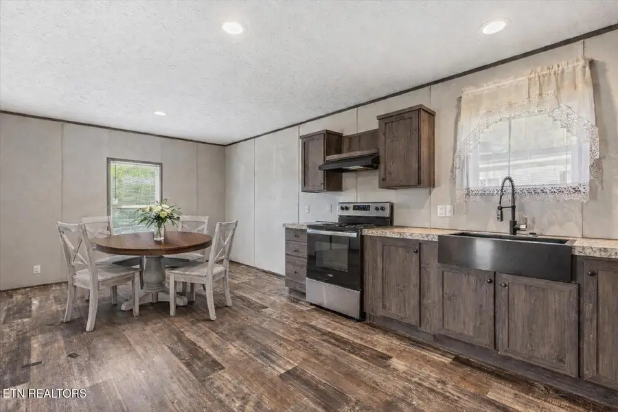 610 Jackson Ave, Etowah, TN 37331 - #3