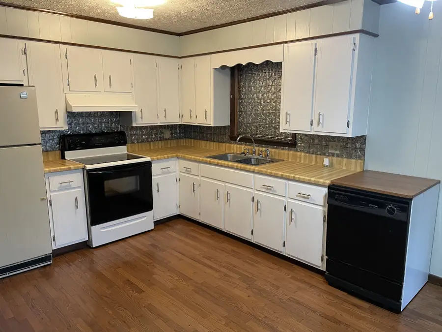 745 Moore Hollow Rd, Tennessee Ridge, TN 37178 - #2