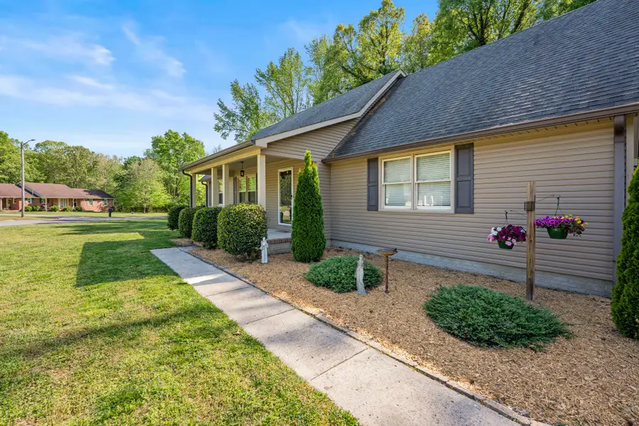 303 Rutledge Ave, Tullahoma, TN 37388 - #3