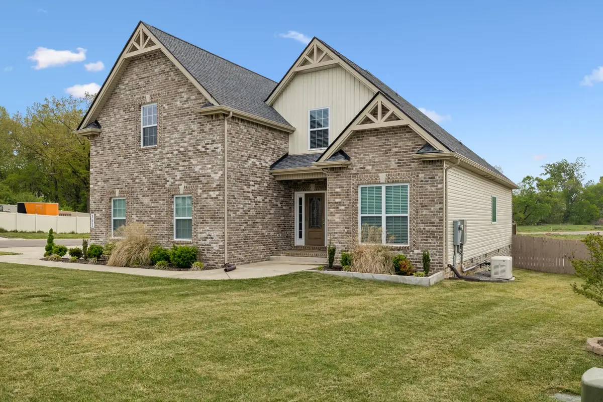 302 Dynamite Hill Dr, Clarksville, TN 37042 - #1