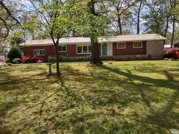 105 Westwood Dr, Tullahoma, TN 37388