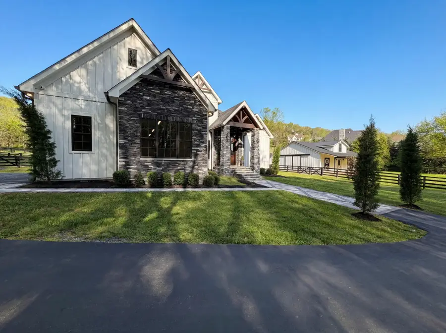 4450 Savage Pointe Dr, Franklin, TN 37064 - #2