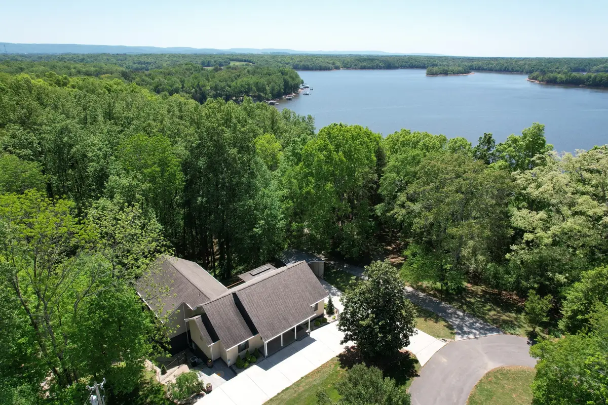 105 W Paradise Dr, Winchester, TN 37398 - #1