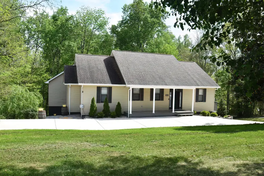 105 W Paradise Dr, Winchester, TN 37398 - #3