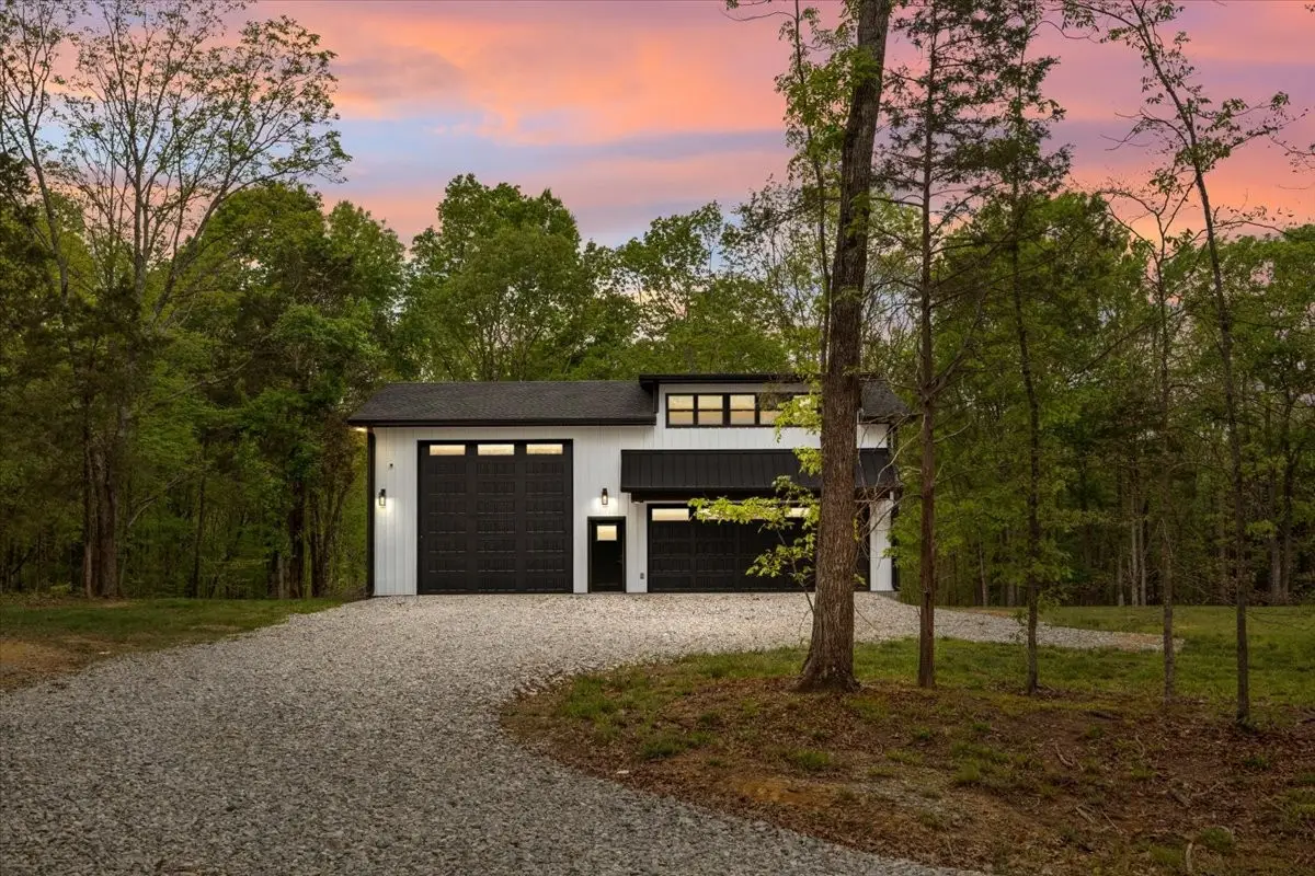 555 Parrish Ln, Mc Ewen, TN 37101 - #1