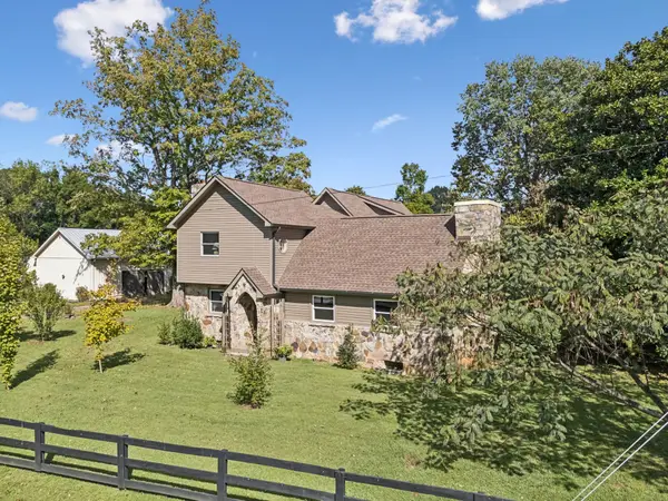 701 Hafner Rd, Charlotte, TN 37036