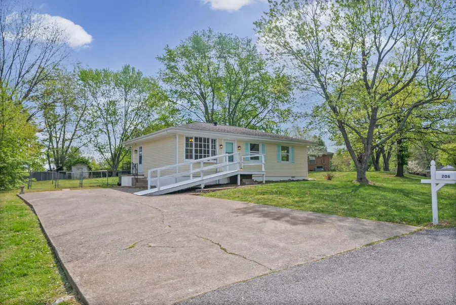 206 Crest Dr, Hopkinsville, KY 42240 - #2