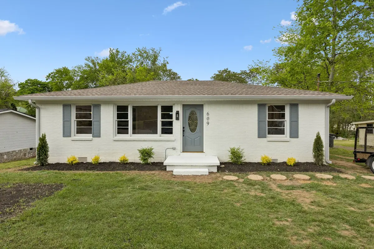 609 E 11th St, Columbia, TN 38401 - #1