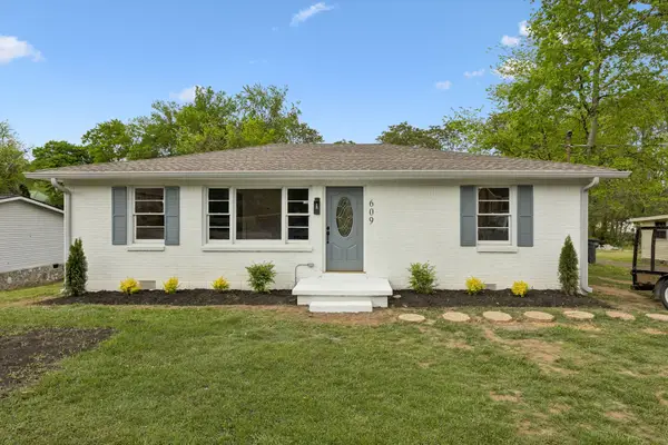 609 E 11th St, Columbia, TN 38401