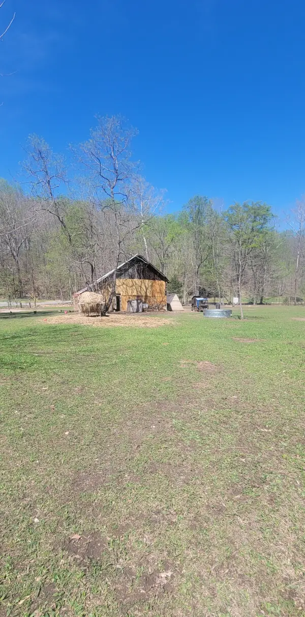 1377 Hurricane Creek Rd, Stewart, TN 37175