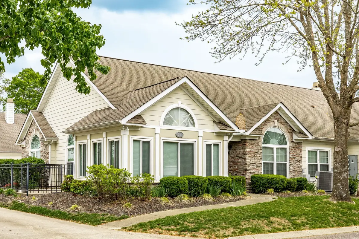 825 Browns Ln #201, Gallatin, TN 37066 - #1