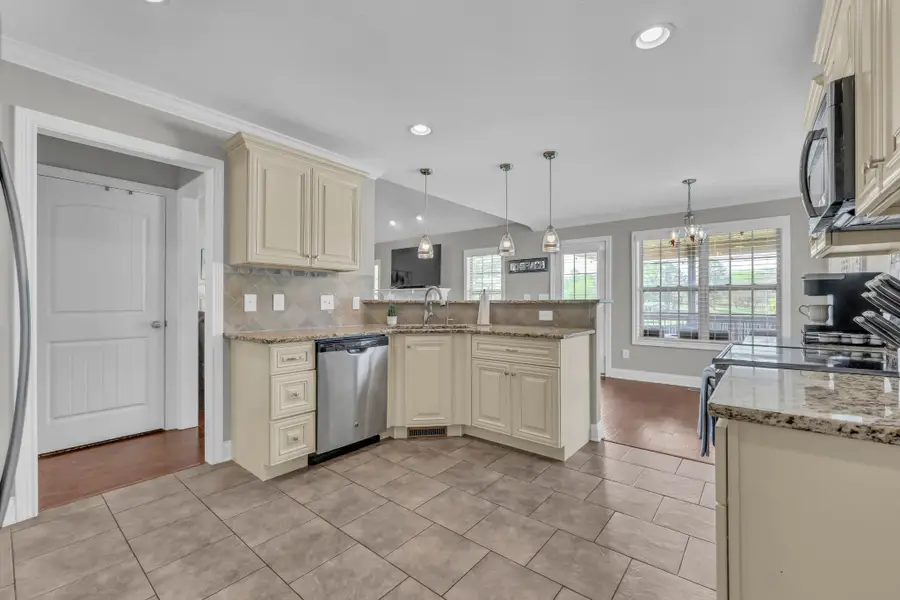 2212 Ellington Gait Dr, Clarksville, TN 37043 - #3