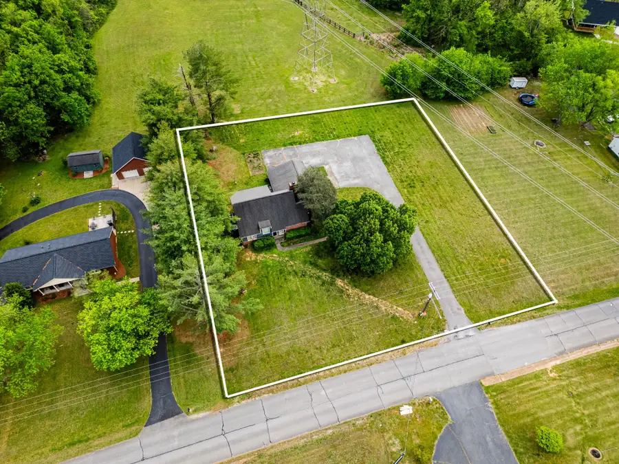 674 Lakeside Dr, Springfield, TN 37172 - #3