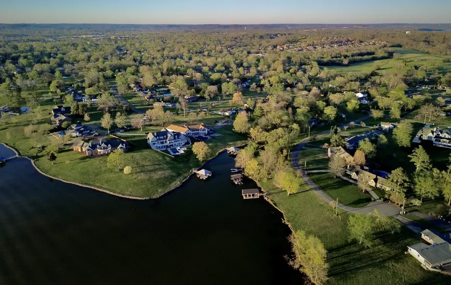 216 Cherokee Rd, Hendersonville, TN 37075 - #2